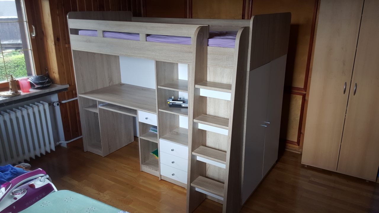 gespendet wird ein Bett mit integriertem Schrank und Schreibtisch, nahe Jena A091
