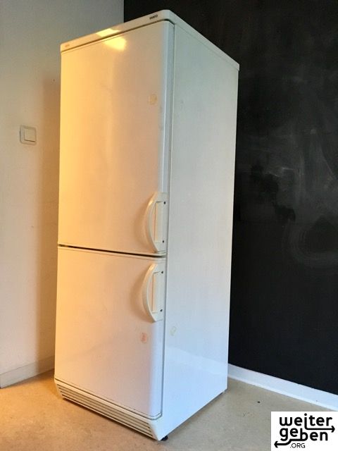 Kühlschrank ca. 170cm hoch wird in Berlin gespendet