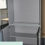 Stuttgart, Lichtgrauer Büroschrank 1 x 100x40x210 cm Oben offen, unten mit Türen Mehrere Einlegeböden verfügbar Kein Schlüssel mehr vorhanden Guter Zustand