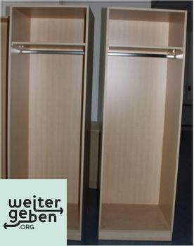 gespendet wird in Stuttgart 2 x Hellbrauner Garderobenschrank Eine Kleiderstange, ein Ablagefach Keine Türen 65x58x198 cm (BTH)