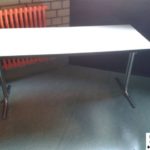 gespendet werden in Mannheim ca. 20 sehr stabile gebrauchte Tische. Ursprünglich als Schultische eingesetzt. A103 Mannheim