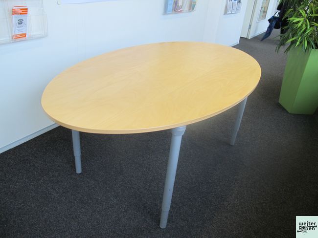 Schreibtisch, oval, Holz, mit Gebrauchsspuren, Maße 1,80 L x 1,00 B (Mitte) x 0,72 H kostenlos