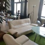 170*80*80 grosse Couch (kuntsleder, hellgrau) wird in Berlin gespendet
