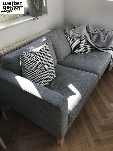 Dieses Sofa wird in Berlin-Mitte gespendet