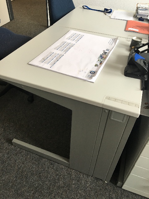 Schreibtische, Bürostühle und Schränke in Essen – A190042