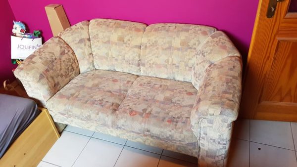 gebrauchte Couch wird in Weiterstadt, Hessen gespendet