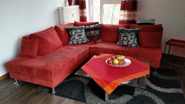 rote Couch in Kaufbeuren – A190095