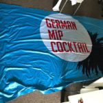 Stoff zu verschenken: German MIP Cocktail Farbe: blau, weiß, rot H: 196 cm B: 363 cm