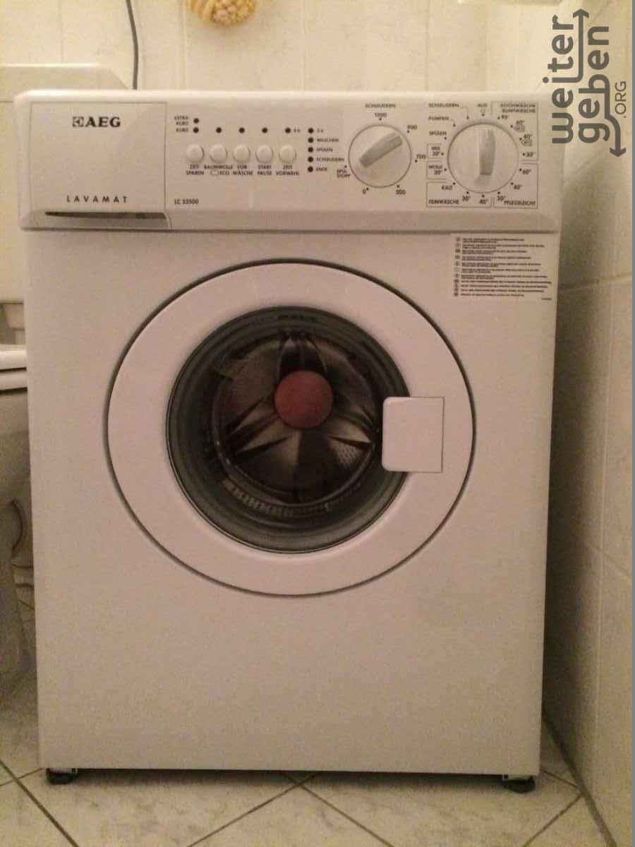 zu sehen: eine weiße Waschmaschine