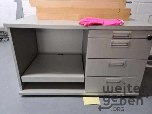 Foto: Rollcontainer links mit Abteil für einen Drucker und rechts mit 4 Schubläden