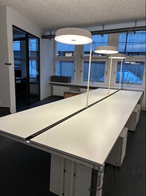 Schreibtischinseln 3,6 + 4,6m – Spende in Hamburg