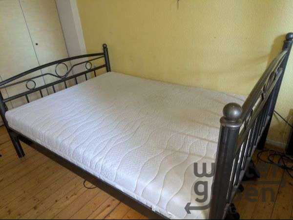 Metallbett mit Matratze – Spende in Köln