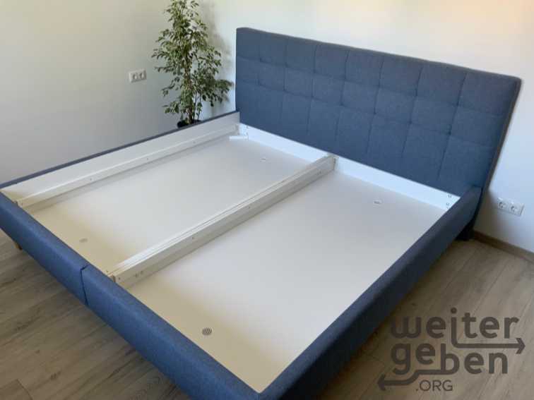 schönes Doppelbett mit verstellbaren Lattenrost in Borchen