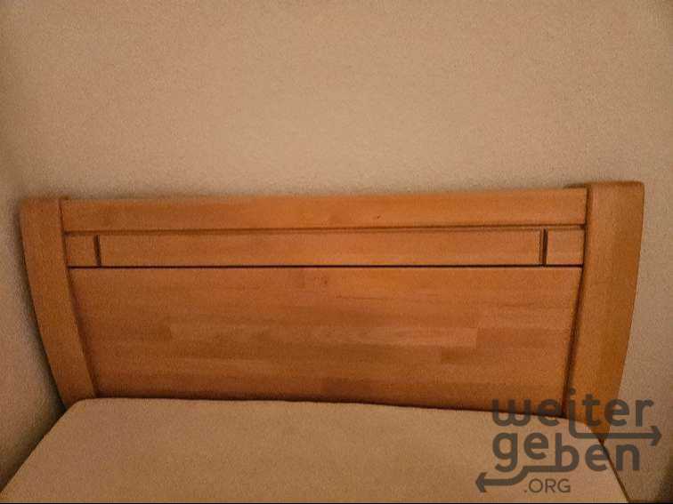 schönes Holzbett komplett – Spende in Zwickau