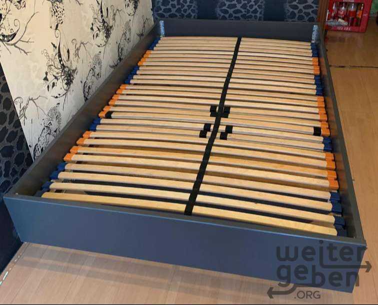 Bett und Lattenrost in Monheim