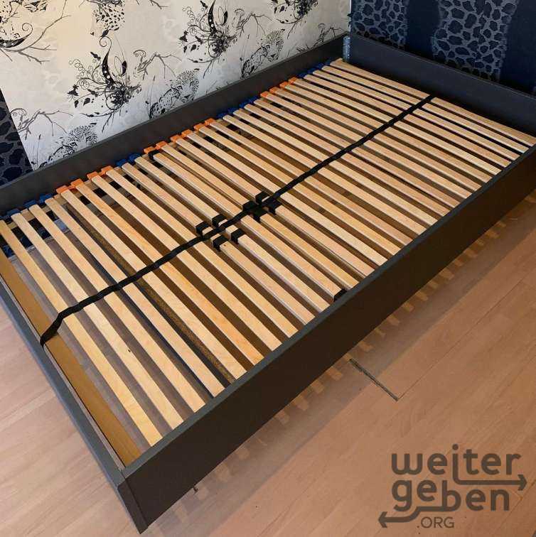 Bett und Lattenrost in Monheim