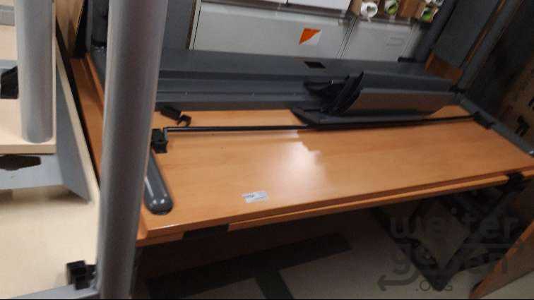 verschiedene Bürotische – Spende in Berlin