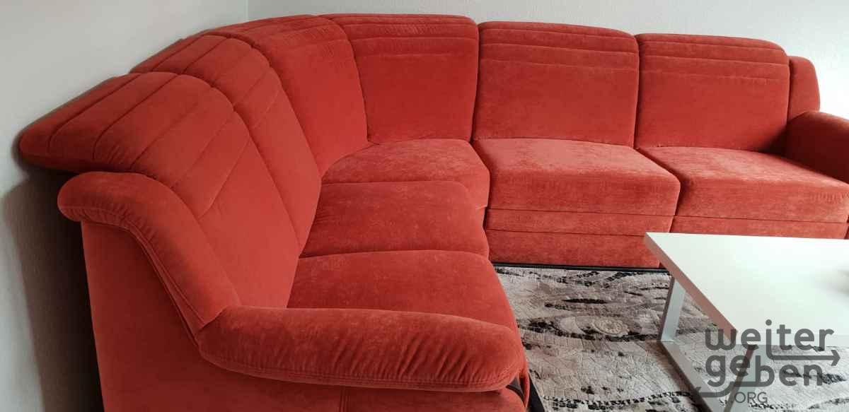 rote Couch in Berlin