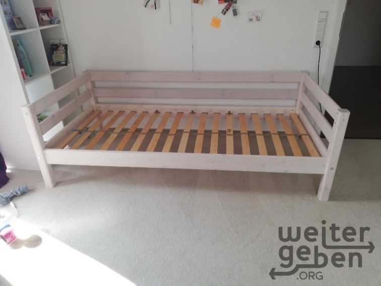 Halbhohes Bett mit Rutsche in Künzell