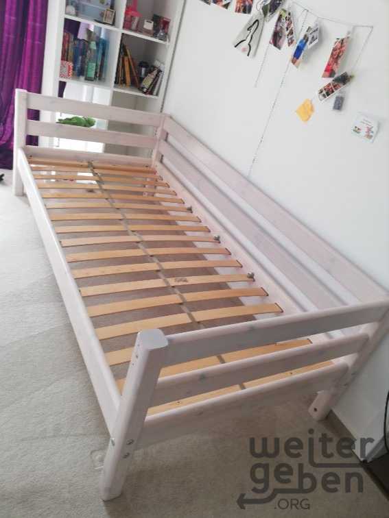 Halbhohes Bett mit Rutsche in Künzell
