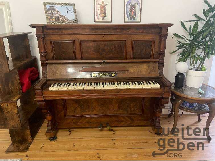 Klavier - reparierbedürftig in Berlin