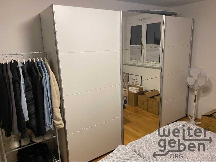 großer Kleiderschrank in Stuttgart