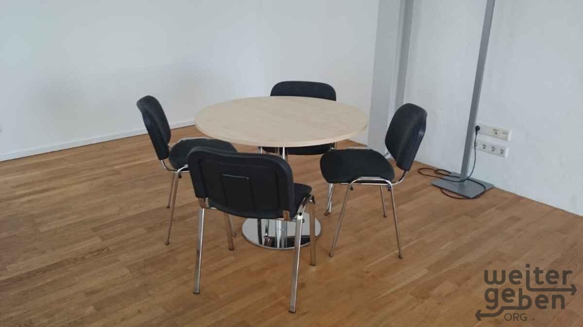 Konferenztisch incl. 4 Stühle – Spende in Berlin