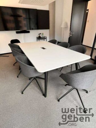 Konferenztisch – Spende in Hamburg