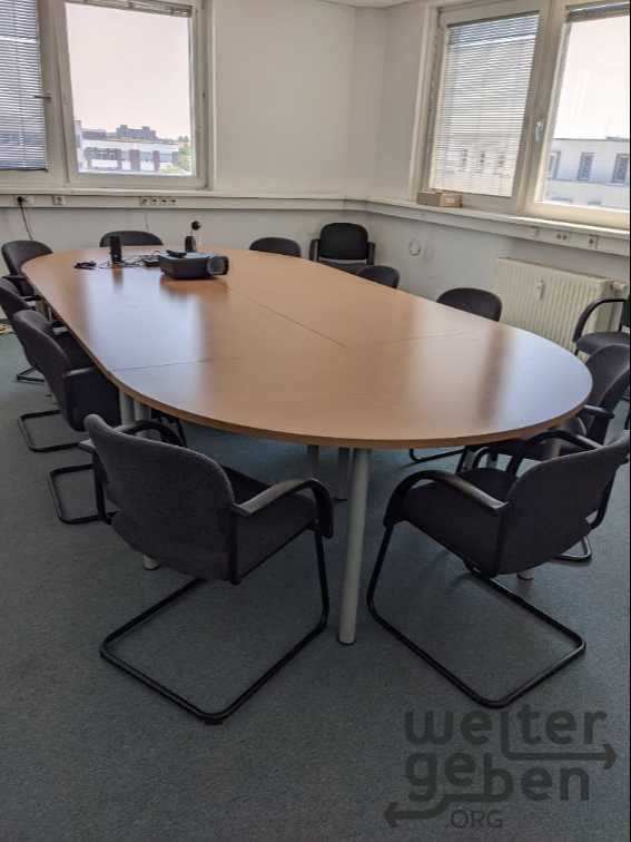 Konferenztisch mit 15 Stühlen – Spende in Berlin