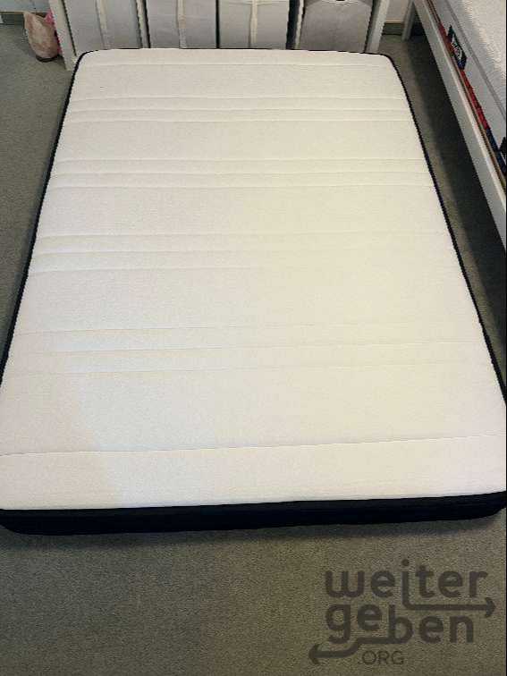 Matratze (retoure) 2×1,4m + Kissen – Spende in Kirchheim