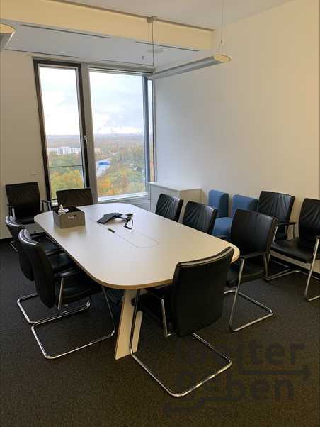 Meetingtisch und Stühle in Frankfurt am Main