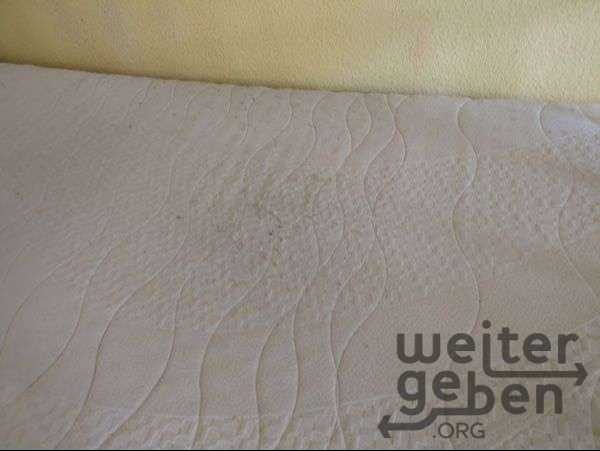 Metallbett mit Matratze in Köln