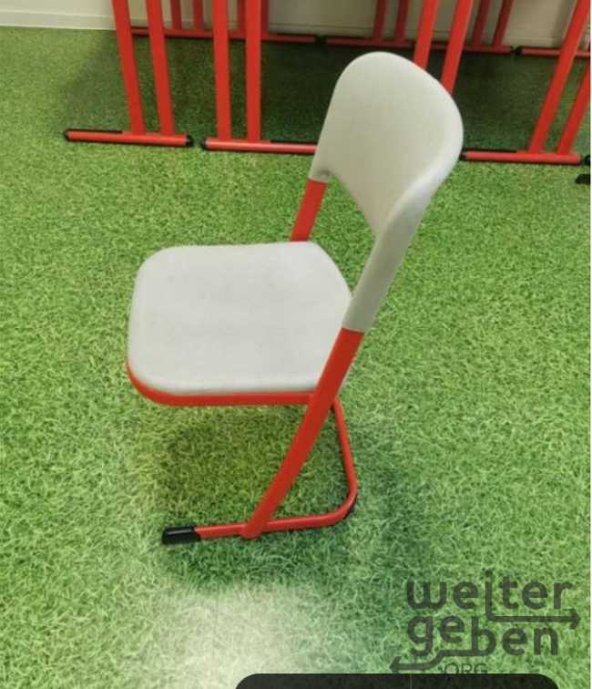 Mittelstufe Stühle  – Spende in Hüttenberg-Rechtenbach