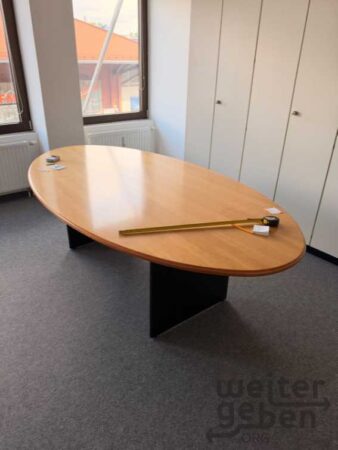 Ovaler Konferenztisch – Spende in München