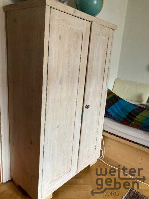 Holzschrank – Spende in München