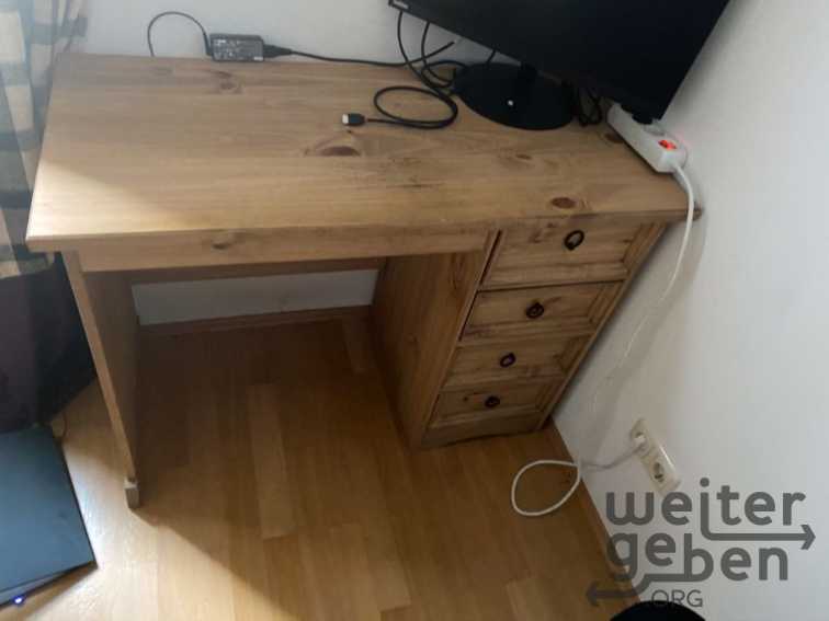 schmaler Holz-Schreibtisch in München