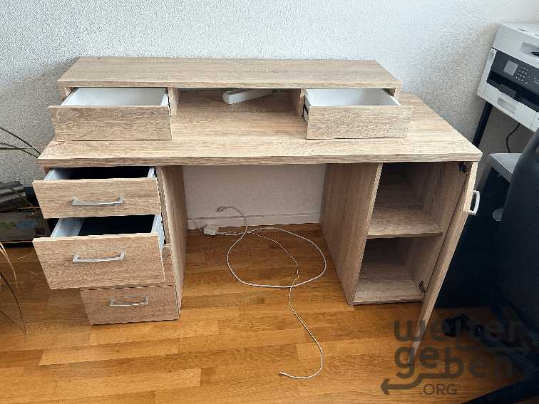 Schreibtisch 140x60 in Alchenflüh