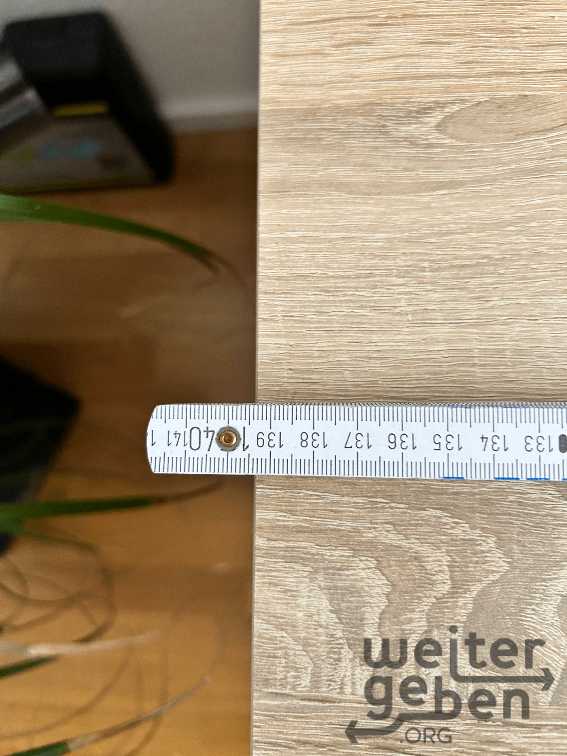 Schreibtisch 140x60 in Alchenflüh