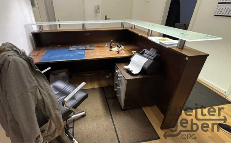 Schreibtische + Empfangstisch in Kassel