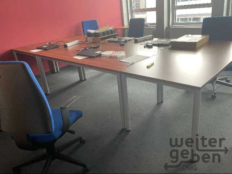 Universaltische in Hallbergmoos