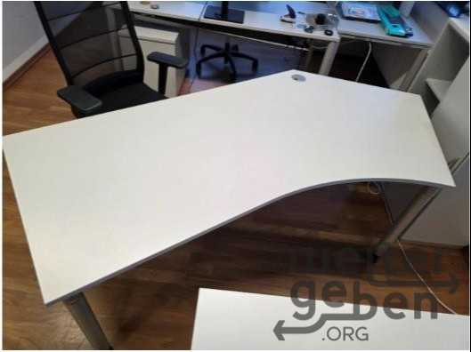 Schreibtische – Spende in Lübeck