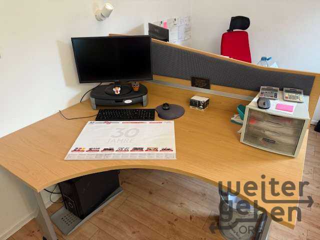 Schreibtisch mit Sichtschutz in Kassel