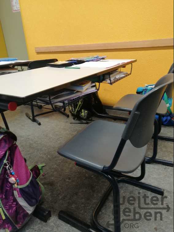 Schulmöbel 1 bis 2 Klasse in Neukirchen/Pleiße