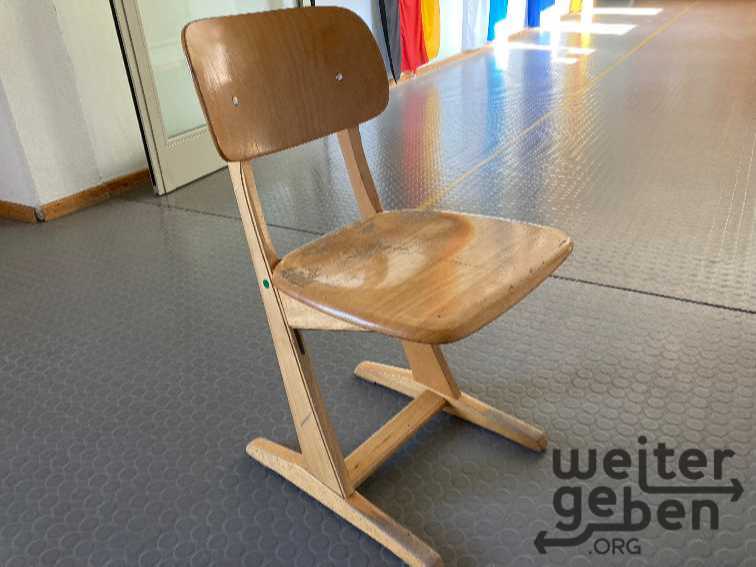 Schulstühle – Spende in Fischbachau