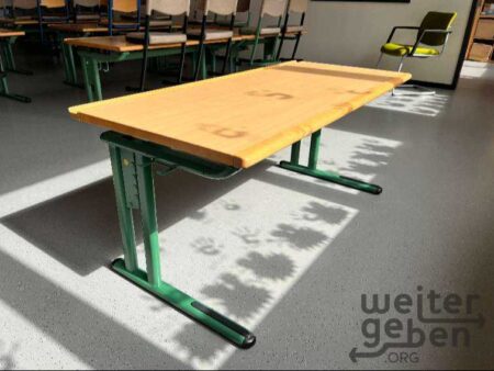 Schultische – Spende in Kierspe