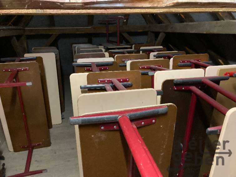 Schultische mit Stühlen – Spende in Henstedt-Ulzburg