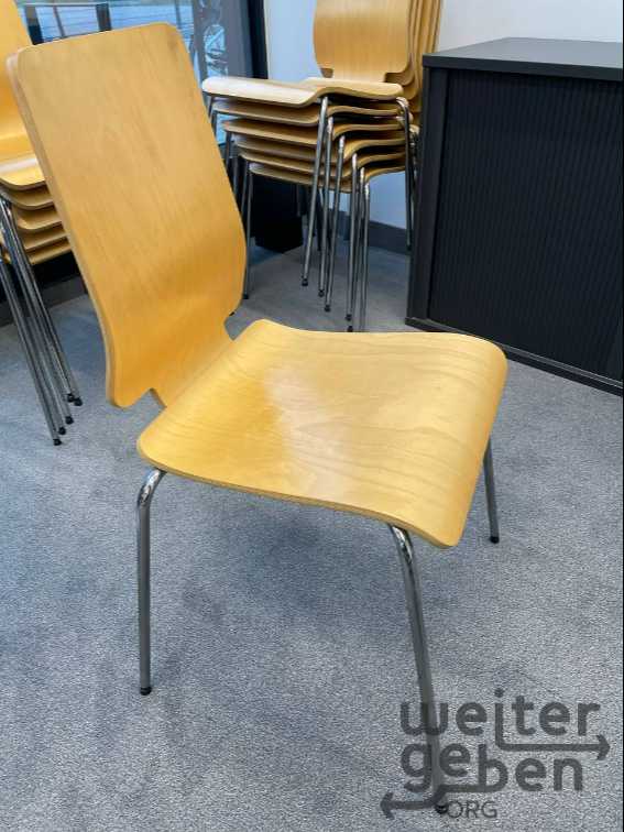 stapelbare Stühle – Spende in Dusseldorf