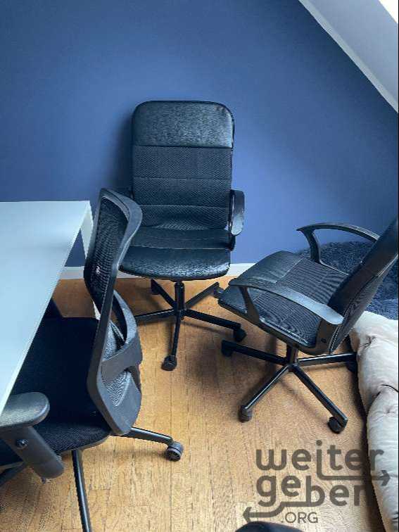 verschiedene Bürostühle in Berlin