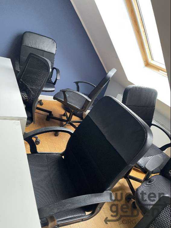 verschiedene Bürostühle in Berlin