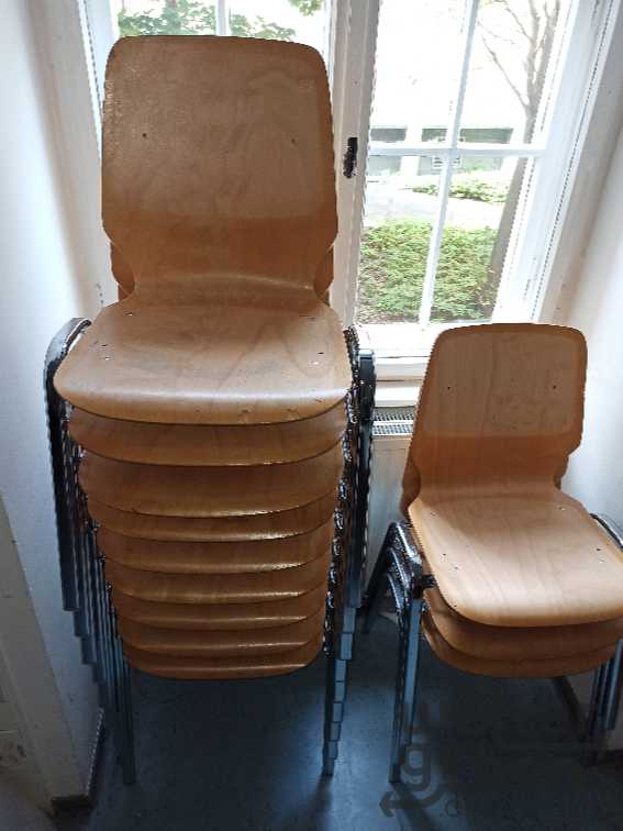 Stapelbare Stühle – Spende in Gotha